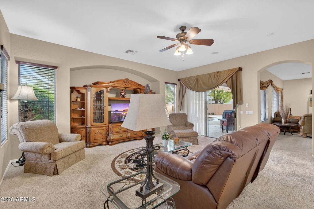 Image 11 of property listing at 3153 S SIERRA Street, Gilbert, AZ 85295