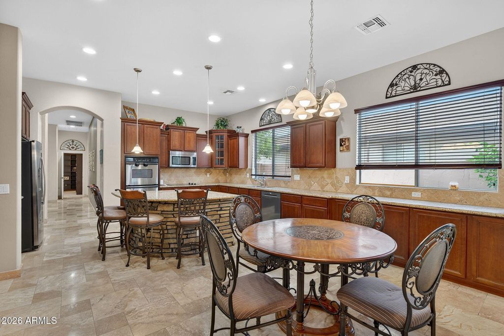 Image 3 of property listing at 3153 S SIERRA Street, Gilbert, AZ 85295