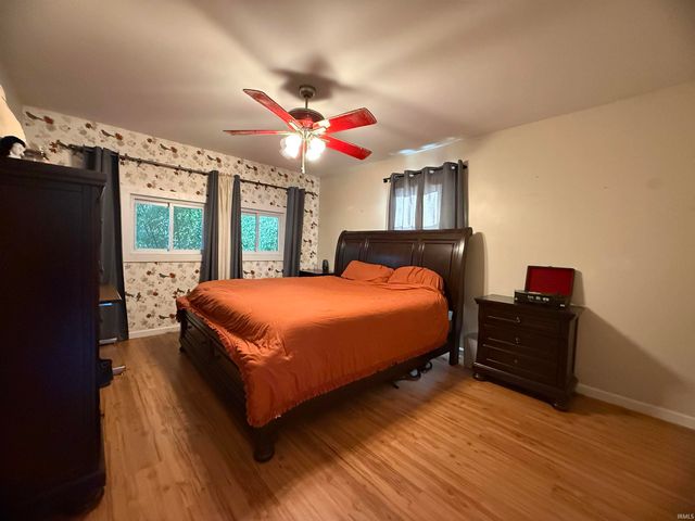 612 17th St, Bedford, IN 47421