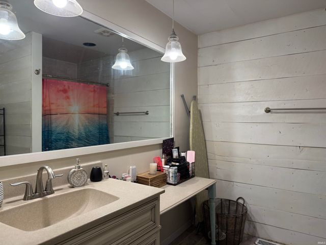 612 17th St, Bedford, IN 47421