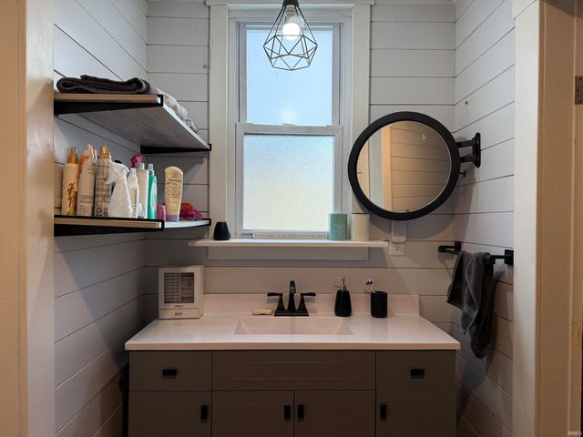 612 17th St, Bedford, IN 47421