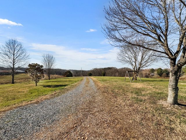 7870 Mill Rd, Cross Plains, TN 37049