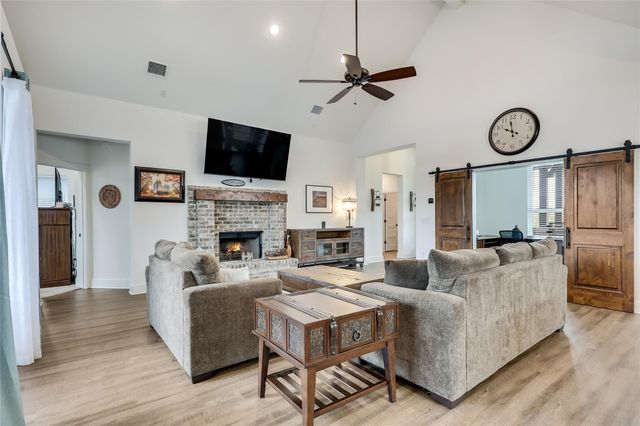 325 Charli CIR, Liberty Hill, TX 78642