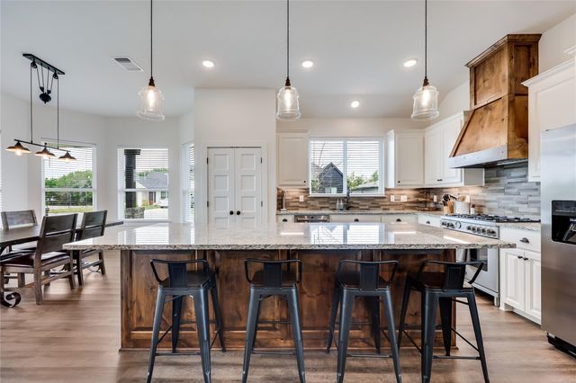 325 Charli CIR, Liberty Hill, TX 78642