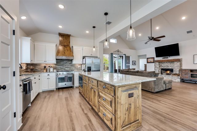 325 Charli CIR, Liberty Hill, TX 78642