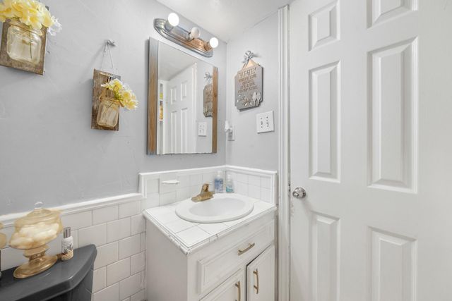 3926 Heatherbrook Drive, Houston, TX 77045