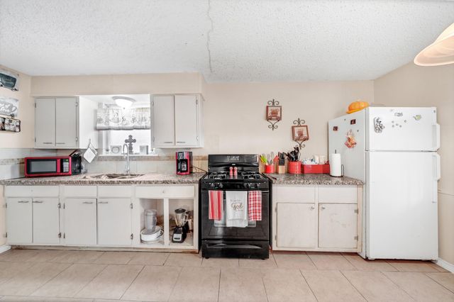 3926 Heatherbrook Drive, Houston, TX 77045