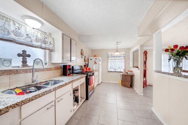 3926 Heatherbrook Drive, Houston, TX 77045