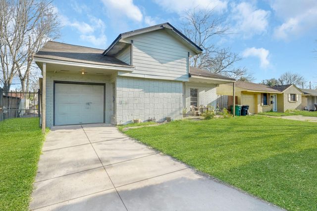 3926 Heatherbrook Drive, Houston, TX 77045