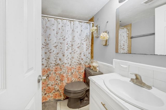 3926 Heatherbrook Drive, Houston, TX 77045