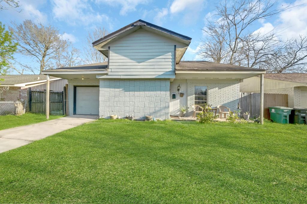 3926 Heatherbrook Drive, Houston, TX 77045