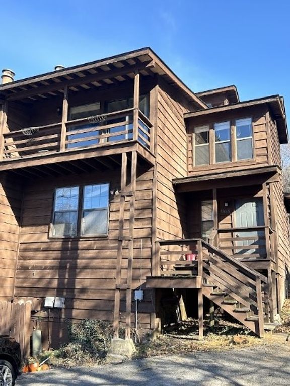 970 N Lewis Avenue, Fayetteville, AR 72701