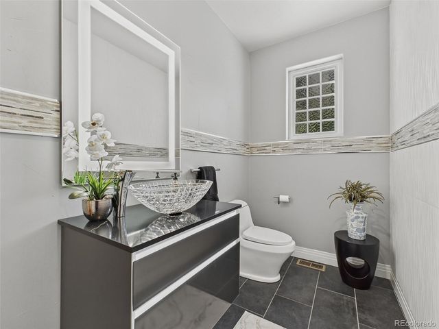 2975 S Pontiac Street, Denver, CO 80224