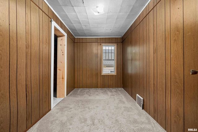 158 5TH Street, Silvis, IL 61282