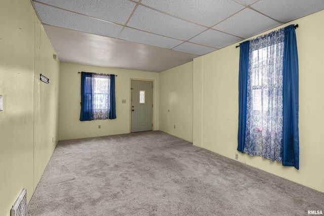 158 5TH Street, Silvis, IL 61282