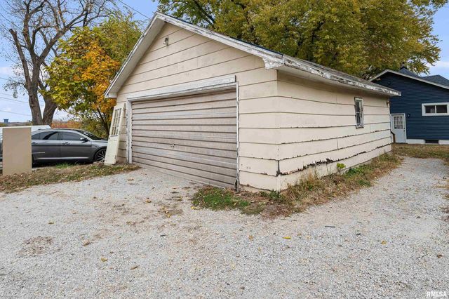 158 5TH Street, Silvis, IL 61282