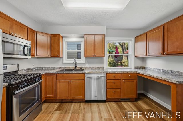 1270 Cedar Street NE, Grand Rapids, MI 49503