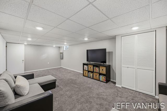 1270 Cedar Street NE, Grand Rapids, MI 49503