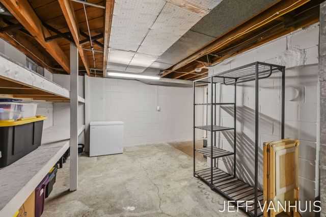 1270 Cedar Street NE, Grand Rapids, MI 49503