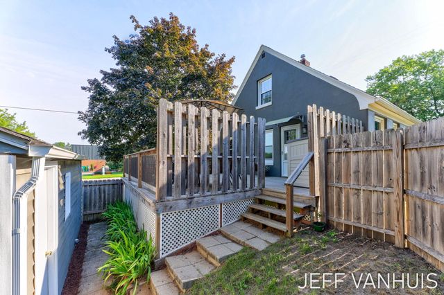 1270 Cedar Street NE, Grand Rapids, MI 49503