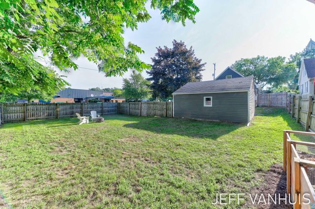 1270 Cedar Street NE, Grand Rapids, MI 49503