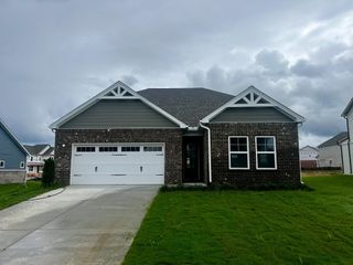 2011 Bennett Creek Dr, Columbia, TN 38401