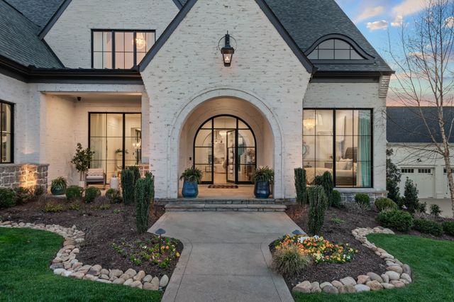 8146 Heirloom Blvd, College Grove, TN 37046