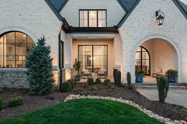 8146 Heirloom Blvd, College Grove, TN 37046