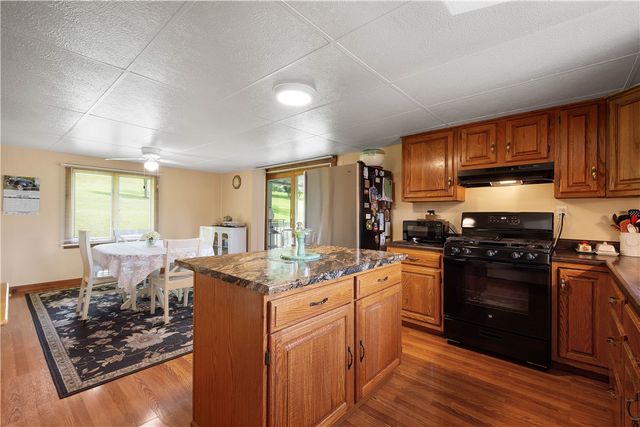 8 Leasure Way, Cecil, PA 15321
