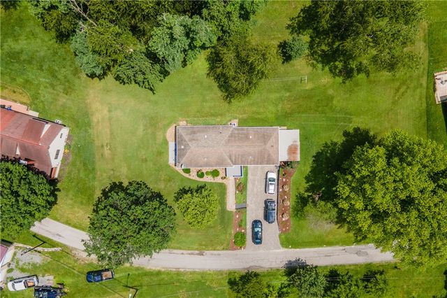 8 Leasure Way, Cecil, PA 15321