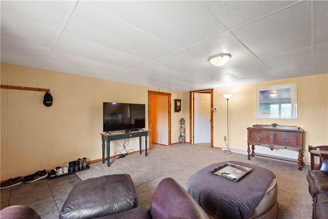 8 Leasure Way, Cecil, PA 15321