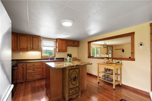 8 Leasure Way, Cecil, PA 15321