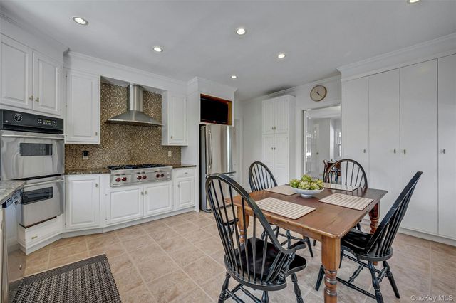 986 Plymouth Street, Pelham, NY 10803