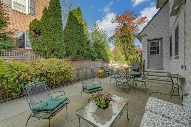 986 Plymouth Street, Pelham, NY 10803