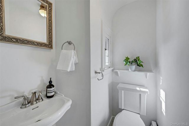 986 Plymouth Street, Pelham, NY 10803