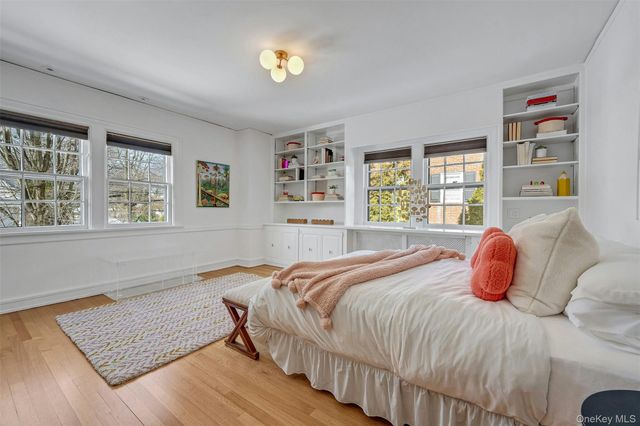 986 Plymouth Street, Pelham, NY 10803