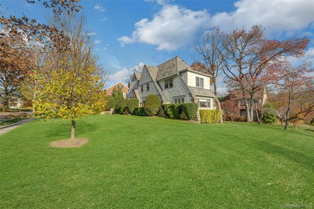 986 Plymouth Street, Pelham, NY 10803