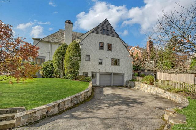 986 Plymouth Street, Pelham, NY 10803