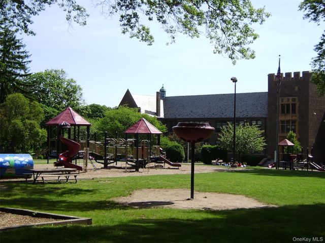 986 Plymouth Street, Pelham, NY 10803