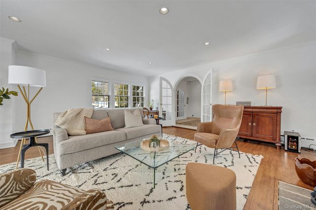 986 Plymouth Street, Pelham, NY 10803