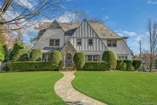 986 Plymouth Street, Pelham, NY 10803