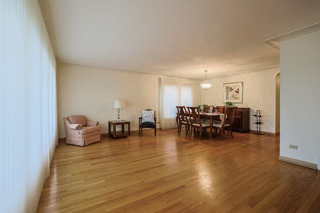 4631 N Reserve Avenue, Chicago, IL 60656