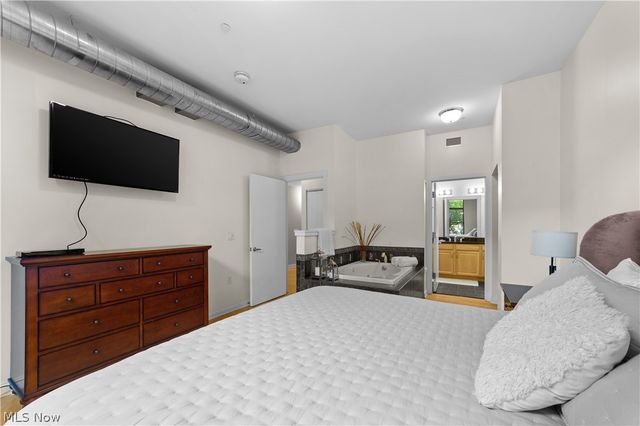 2079 Random Road 102, Cleveland, OH 44106
