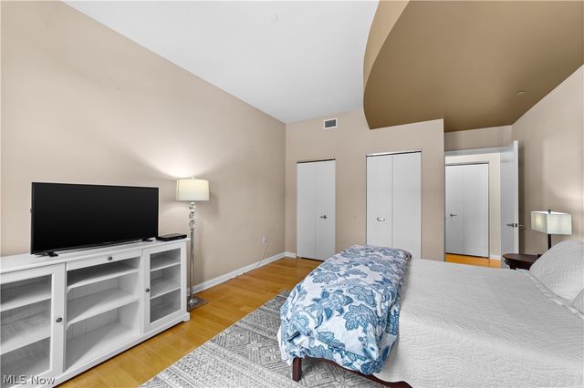 2079 Random Road 102, Cleveland, OH 44106