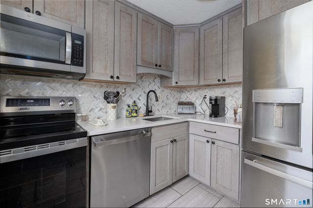 89 Nicholas Drive 89, Bristol, CT 06010