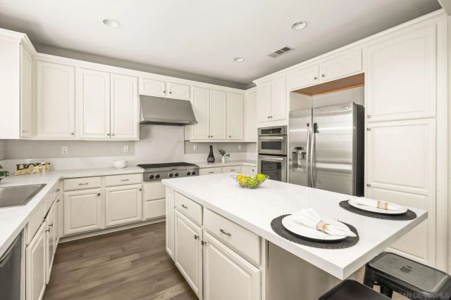 983 Wild Iris Court, San Marcos, CA 92078