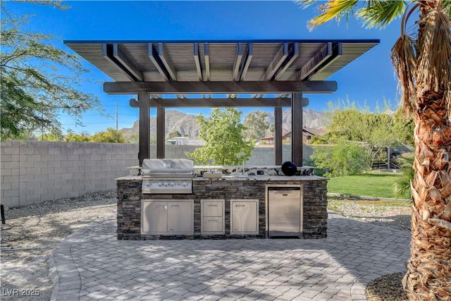 5025 North Chieftain Street, Las Vegas, NV 89149