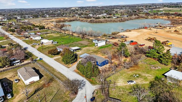 206 Rhett Court, Aurora, TX 76078