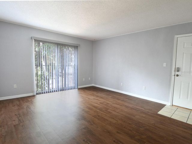 507 NW 39TH ROAD 215, Gainesville, FL 32607