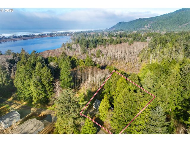 1251 TIMBERLAKE Dr, Rockaway Beach, OR 97136
